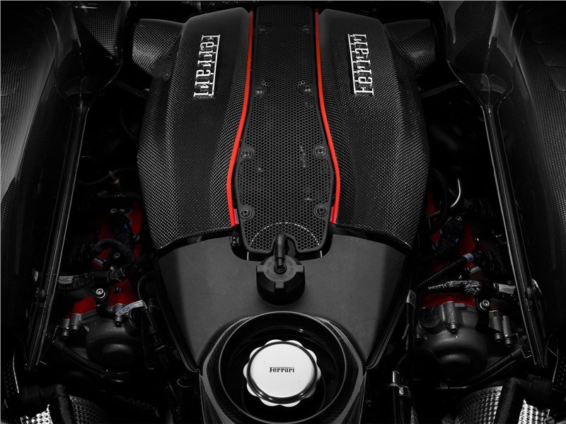 Ferrari 488 Pista 2019 двигатель