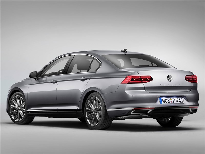 Volkswagen Passat 2020 вид сзади
