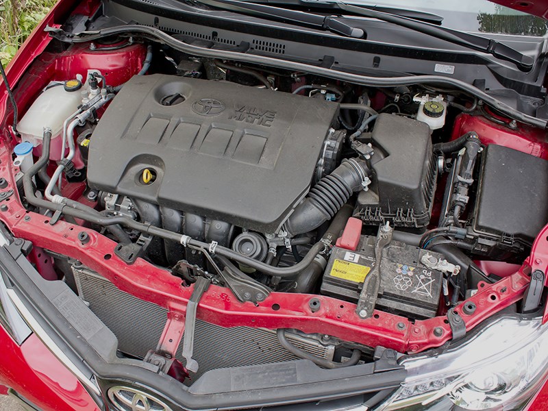 Toyota Auris 2013 двигатель
