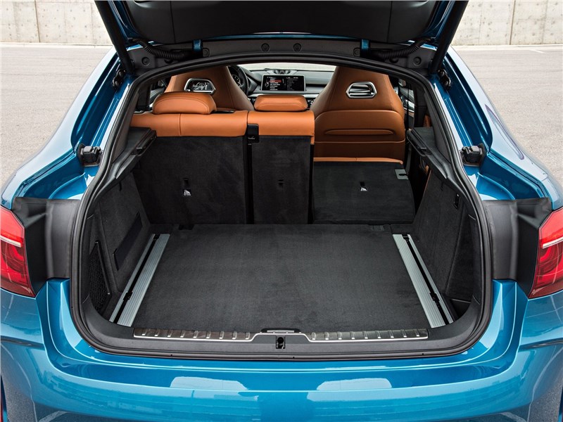 BMW X6 M 2016 багажное отделение