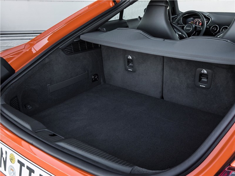 Audi TTS Coupe 2019 багажное отделение