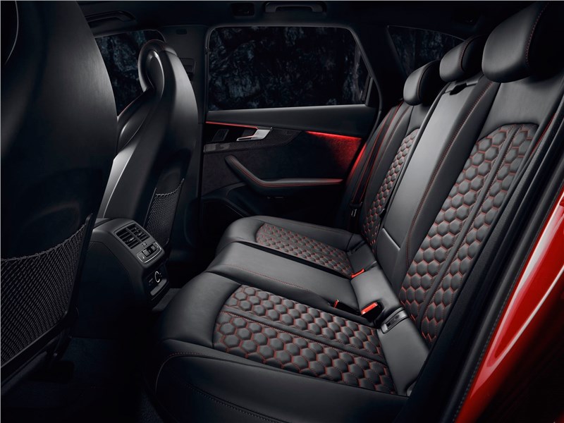 Audi RS4 Avant 2020 задний диван