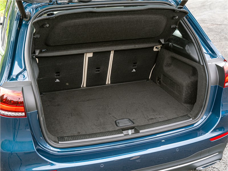 Mercedes-Benz B-Class 2019 багажное отделение