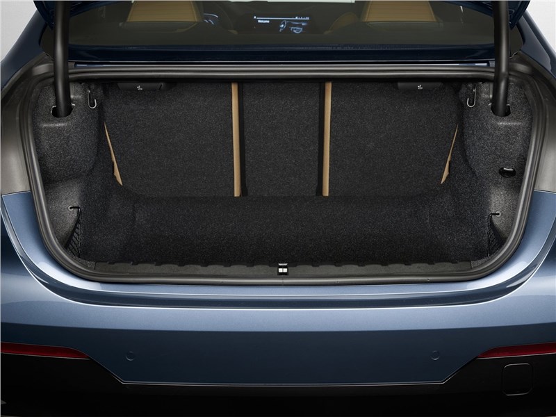BMW 4-Series Coupe 2021 багажное отделение
