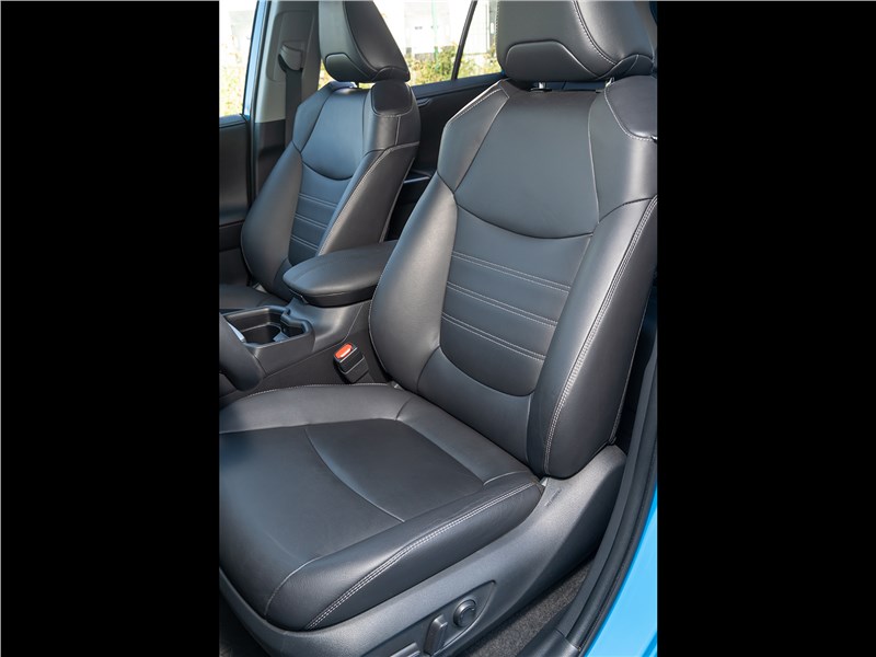 Toyota RAV4 2019 передние кресла