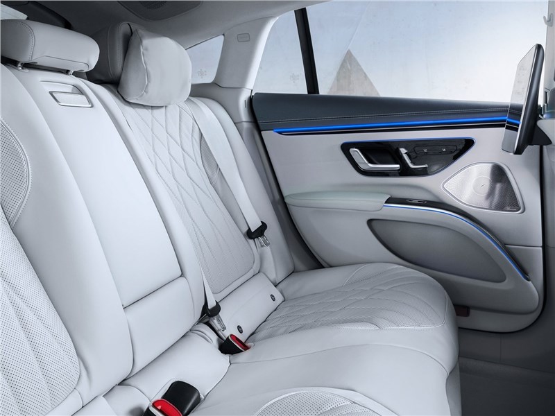 Mercedes-Benz EQS (2022) задний диван