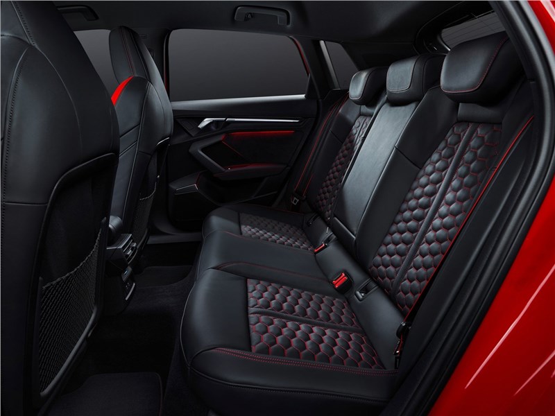 Audi RS3 (2022) задний диван