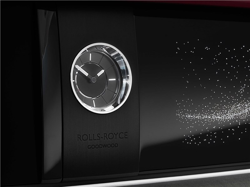 Rolls-Royce Spectre (2024) часы