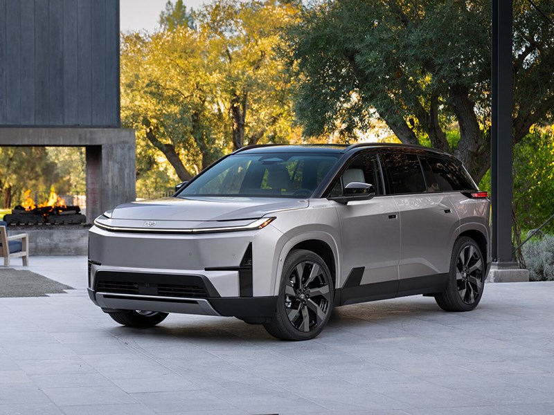 Toyota Highlander обновился и стал электрокаром