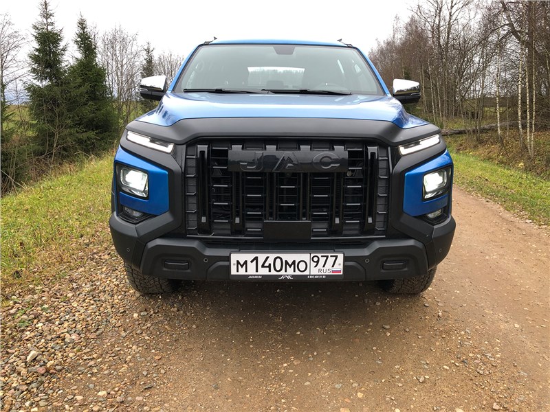 JAC T9 (2024) вид спереди