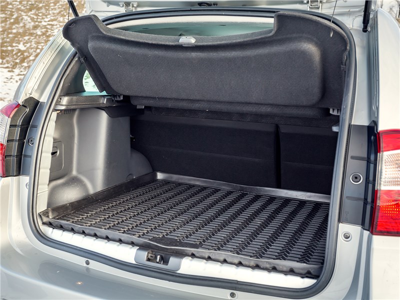 Nissan Terrano 2016 багажное отделение