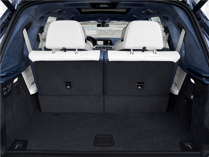 BMW X7 2019 багажное отделение