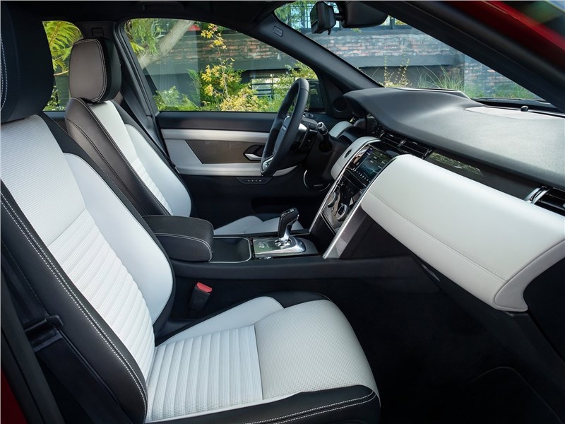 Land Rover Discovery Sport 2020 передние кресла