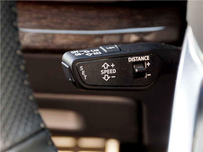 Audi Q8 2019 рычажок управления круиз-контролем