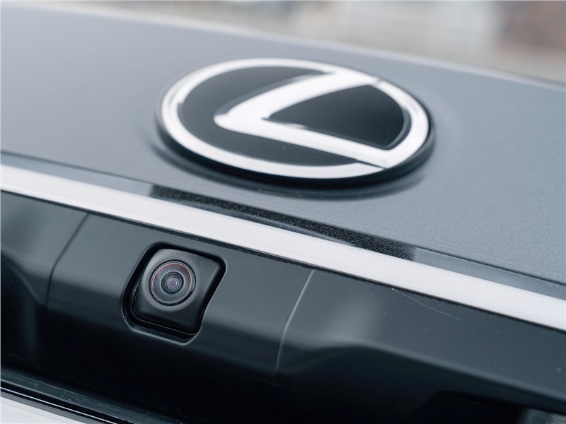 Lexus ES 2019 камера заднего вида