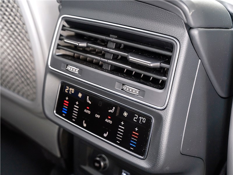 Audi Q8 2019 климат контроль для второго ряда