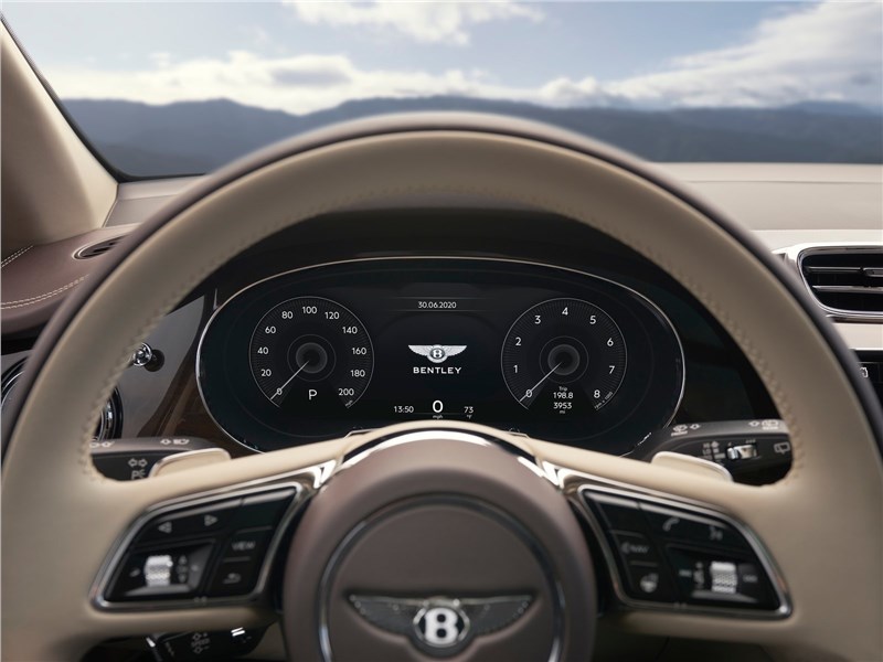 Bentley Bentayga (2021) приборная панель