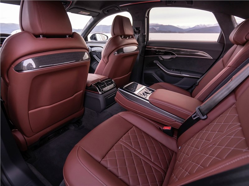 Audi A8 (2022) задний диван