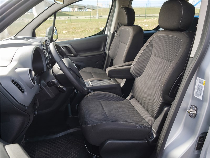 Opel Combo Life (2021)передние кресла