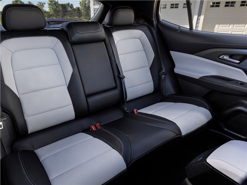 Chevrolet Equinox EV (2024) задний диван