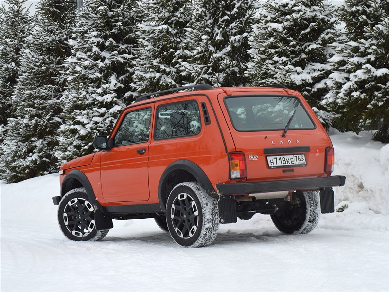 LADA Niva Sport (2025) вид сзади