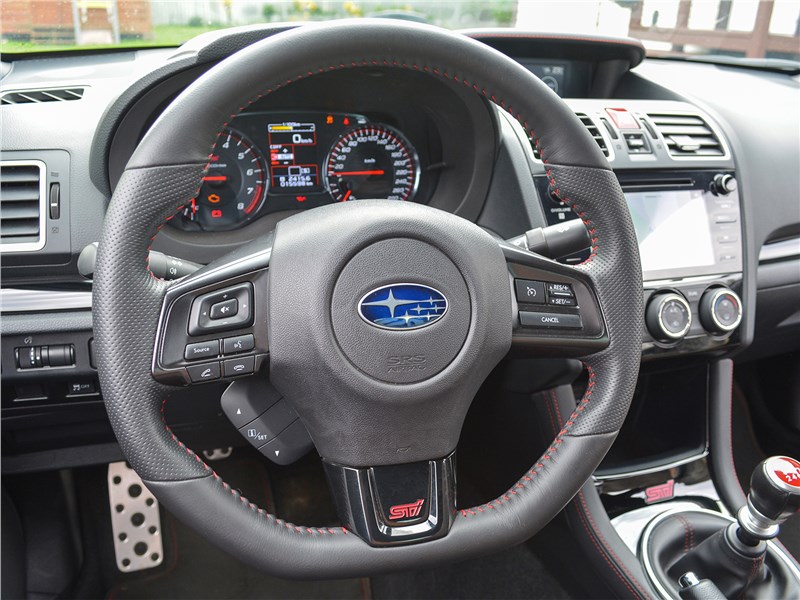 Subaru WRX STI (2018) руль
