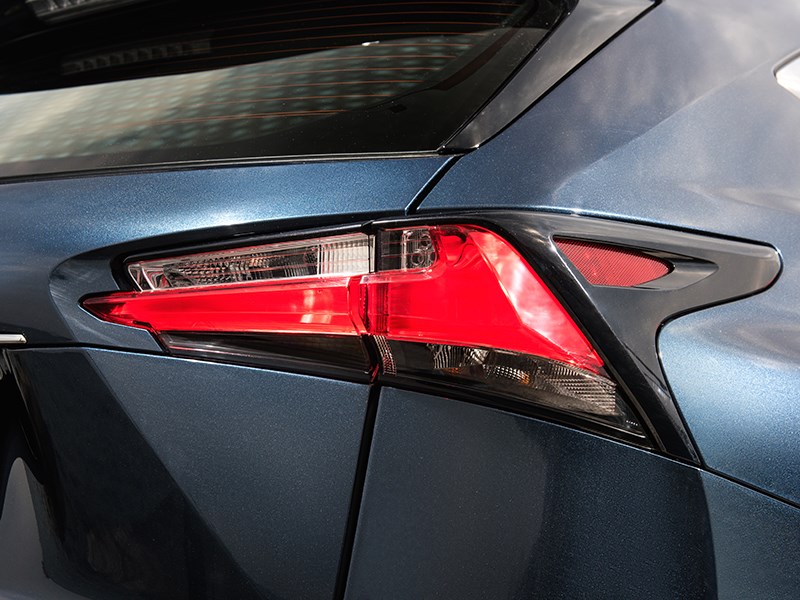 Lexus NX 2014 задний фонарь