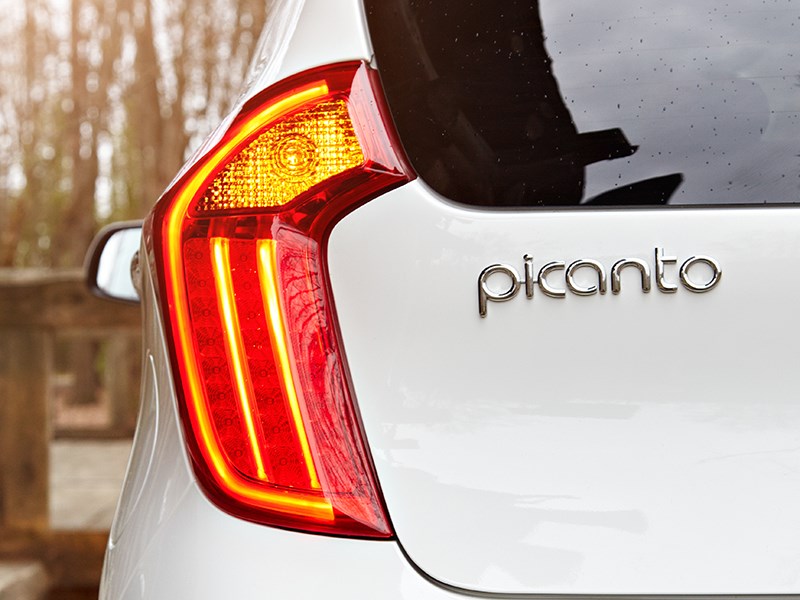Kia Picanto 2015 задний фонарь