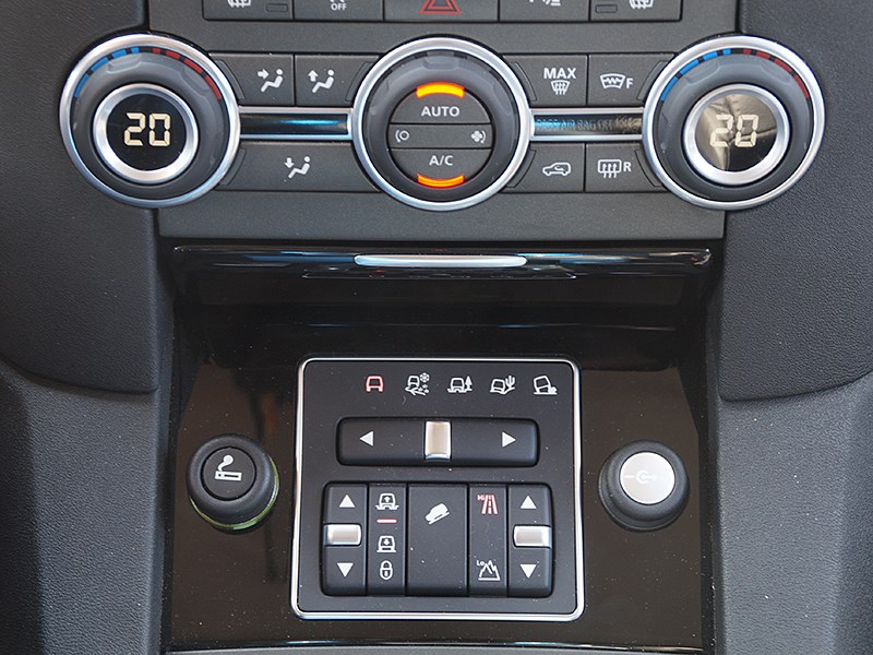 Land Rover Discovery 2014 двухзонный климат-контроль 