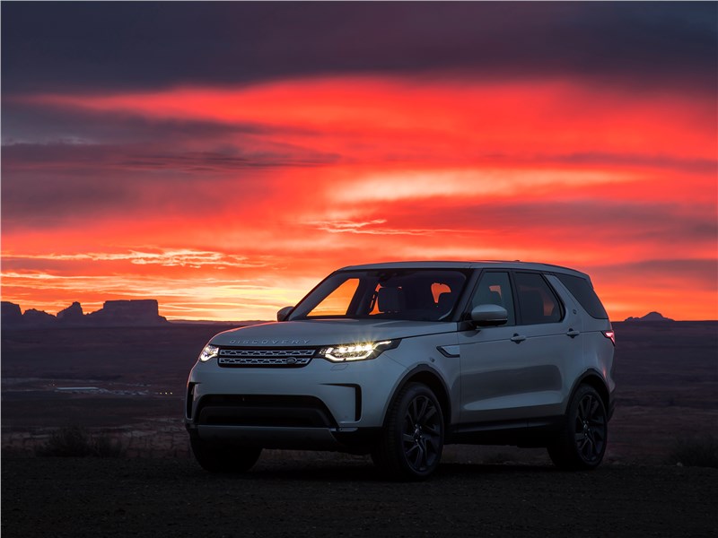 Land Rover Discovery 2017 на закате