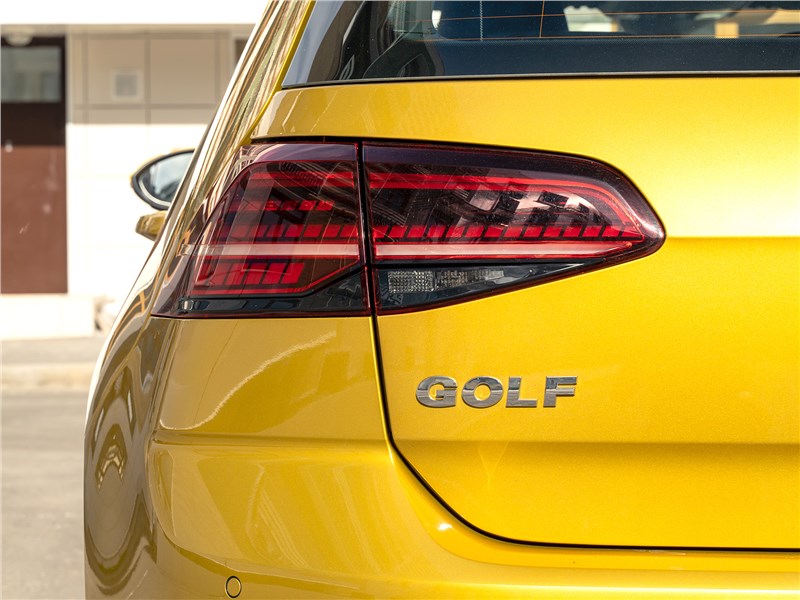 Volkswagen Golf 2017 задний фонарь
