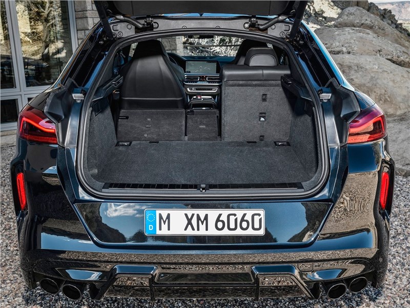 BMW X6 M 2020 багажное отделение