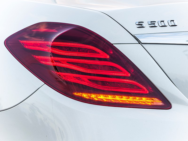 Mercedes-Benz S-Klasse 2013 задний фонарь