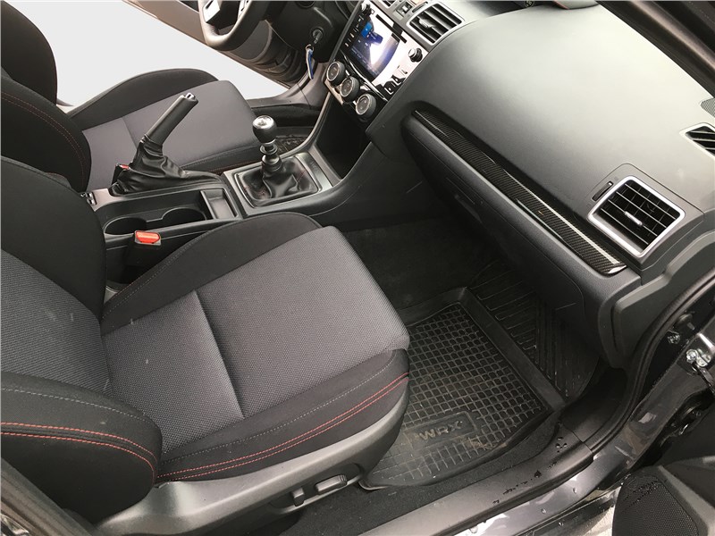 Subaru WRX Sport (2018) переднее кресло