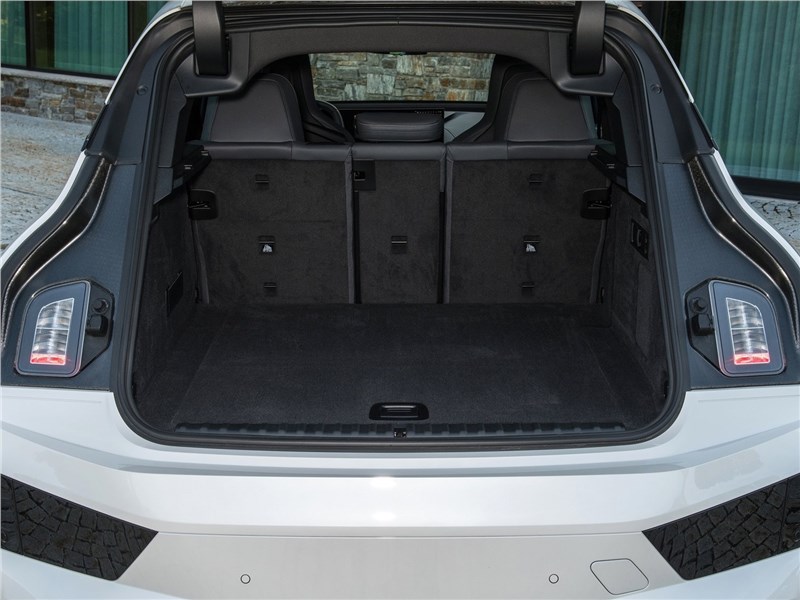 BMW iX xDrive50 (2022) багажное отделение