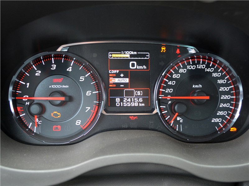 Subaru WRX STI (2018) приборная панель