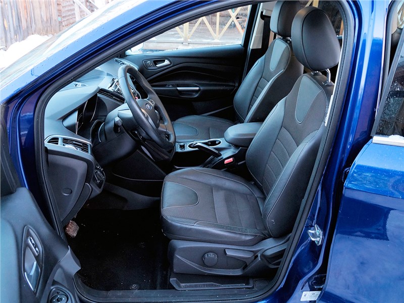 Ford Kuga 2013 передние кресла
