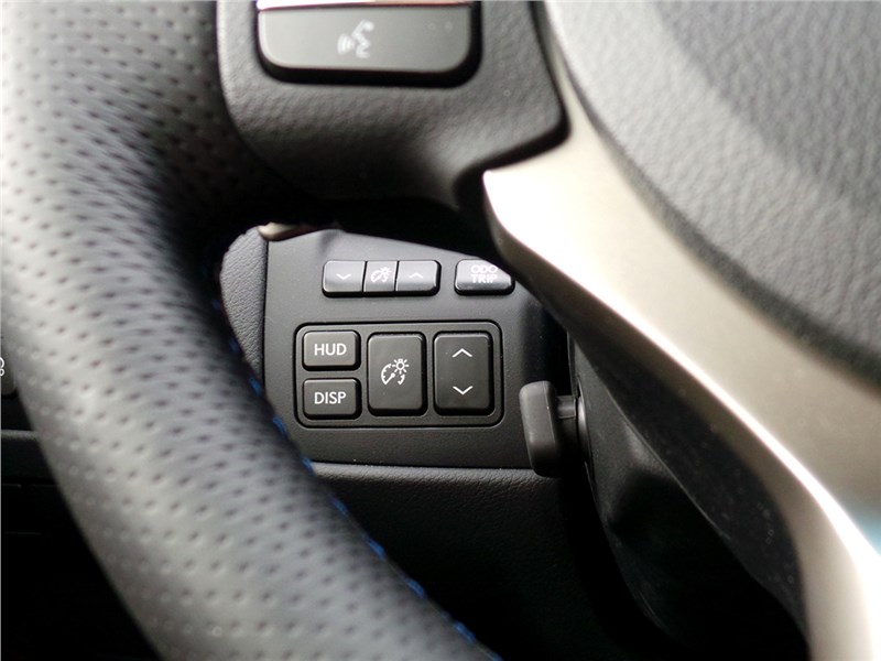 Lexus GS F 2016 кнопки управления проекционным дисплеем