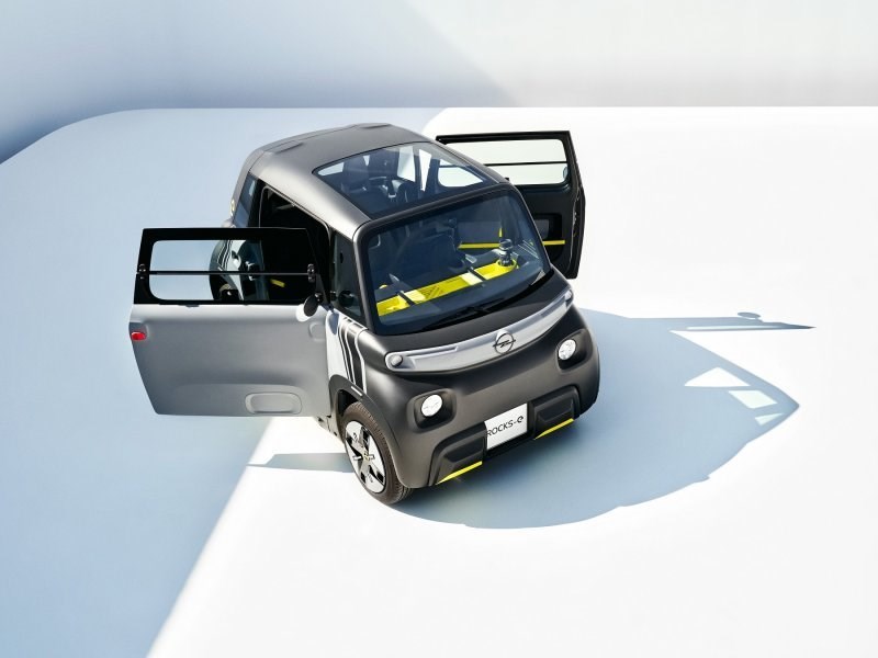 В Opel представили микроскопический фургон.