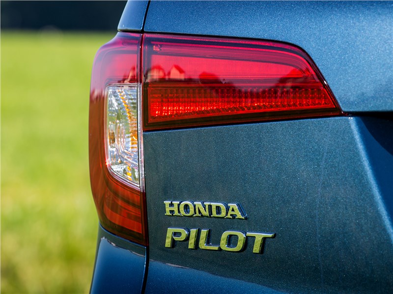 Honda Pilot 2016 задний фонарь