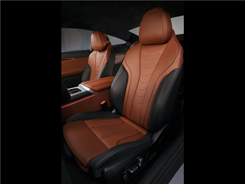 BMW 8-Series Coupe 2019 передние кресла