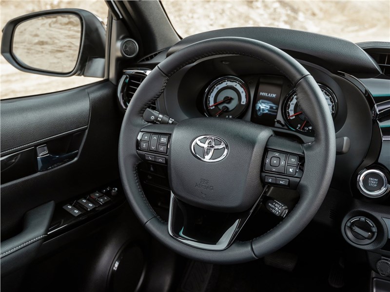 Toyota Hilux Special Edition 2019 водительское место