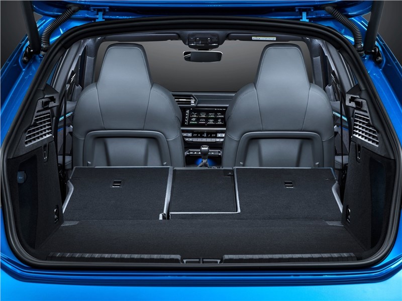 Audi A3 Sportback 2021 багажное отделение
