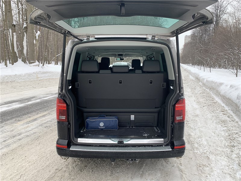 Volkswagen Multivan (2019) багажное отделение