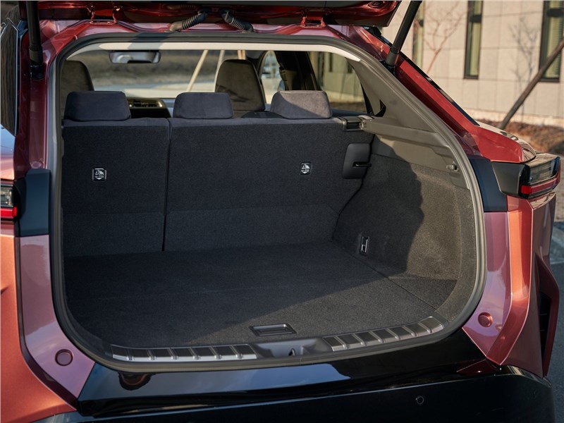 Lexus RZ 450e (2023) багажное отделение