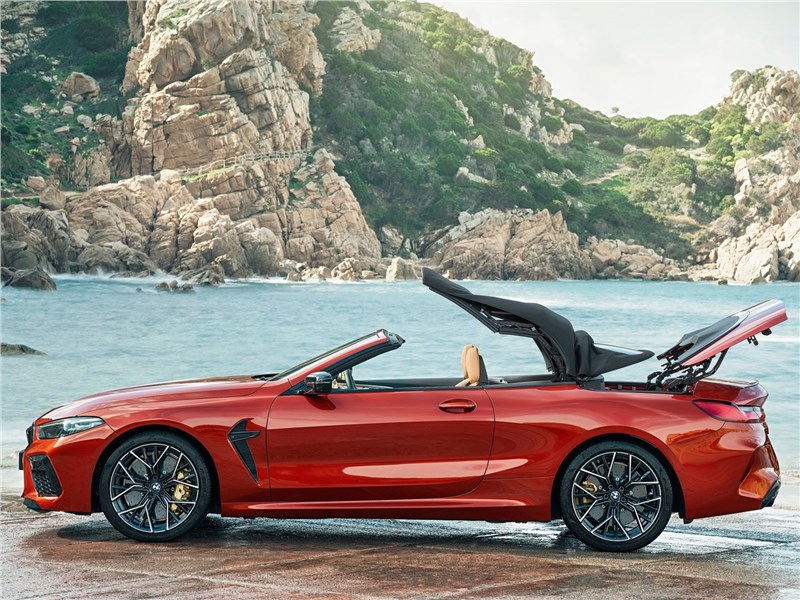 BMW M8 Competition Convertible 2020 вид сбоку