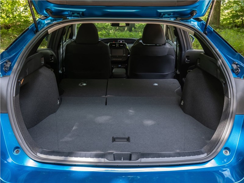 Toyota Prius 2019 багажное отделение