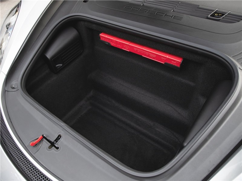 Porsche 718 Spyder 2020 багажное отделение