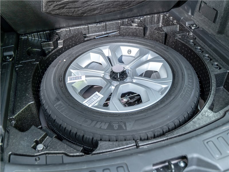 Land Rover Discovery Sport 2020 запасное колесо