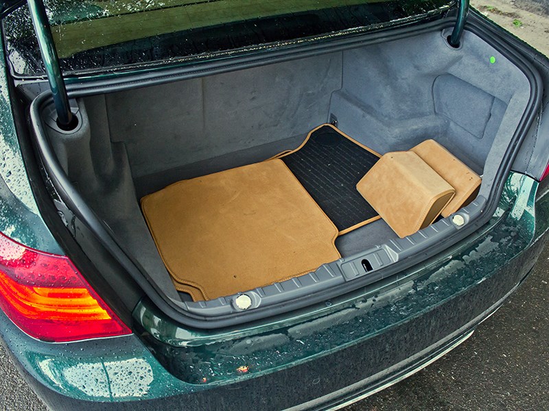 BMW 7 series 2013 багажное отделение